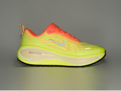 Кроссовки Nike Vomero 18